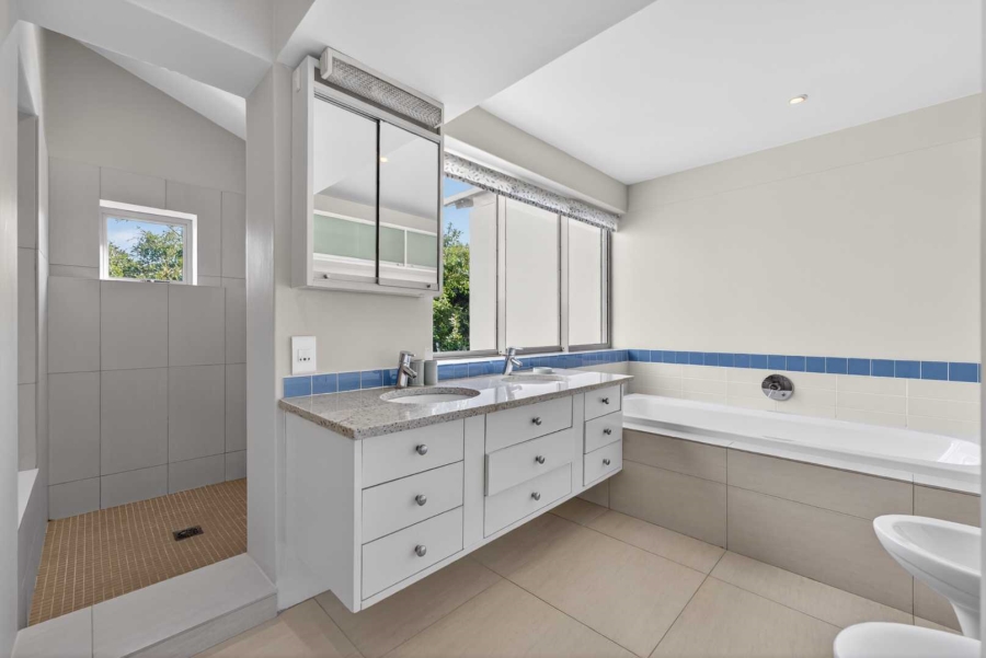 4 Bedroom Property for Sale in Berg En Dal Western Cape